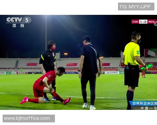 韩国足球明星戴面具重返赛场展现不屈精神与精彩表现