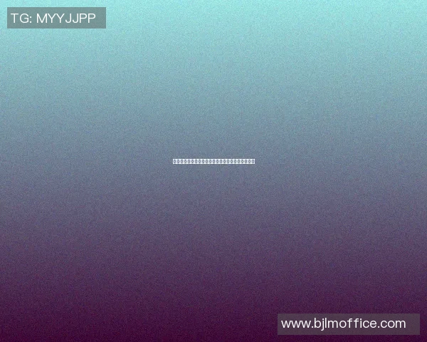 足球明星手拿奢华手包时尚瞬间展现个人魅力与风格